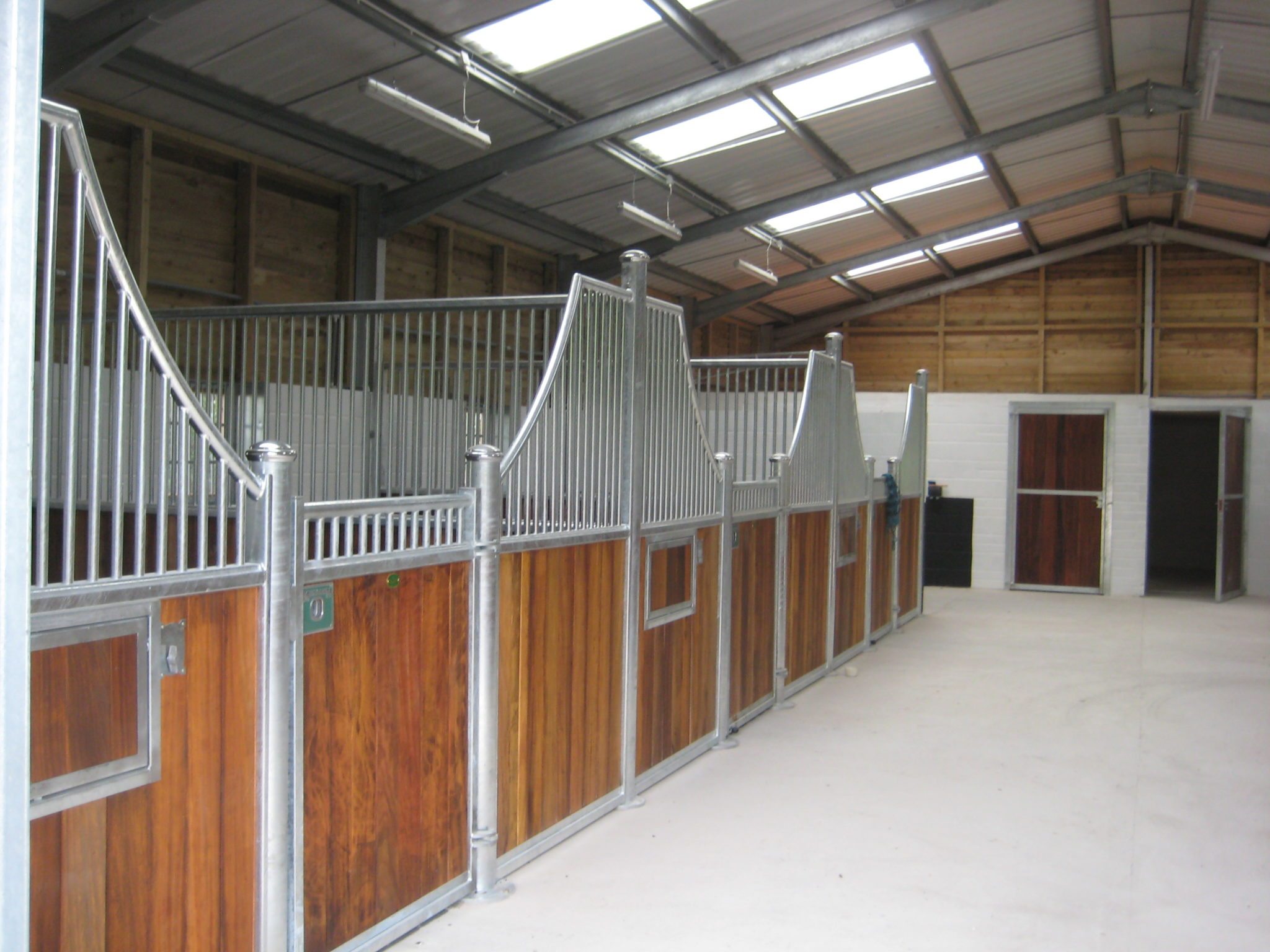 Steel Frame American Barn with Internal Stables Cement Fibre Roof ...