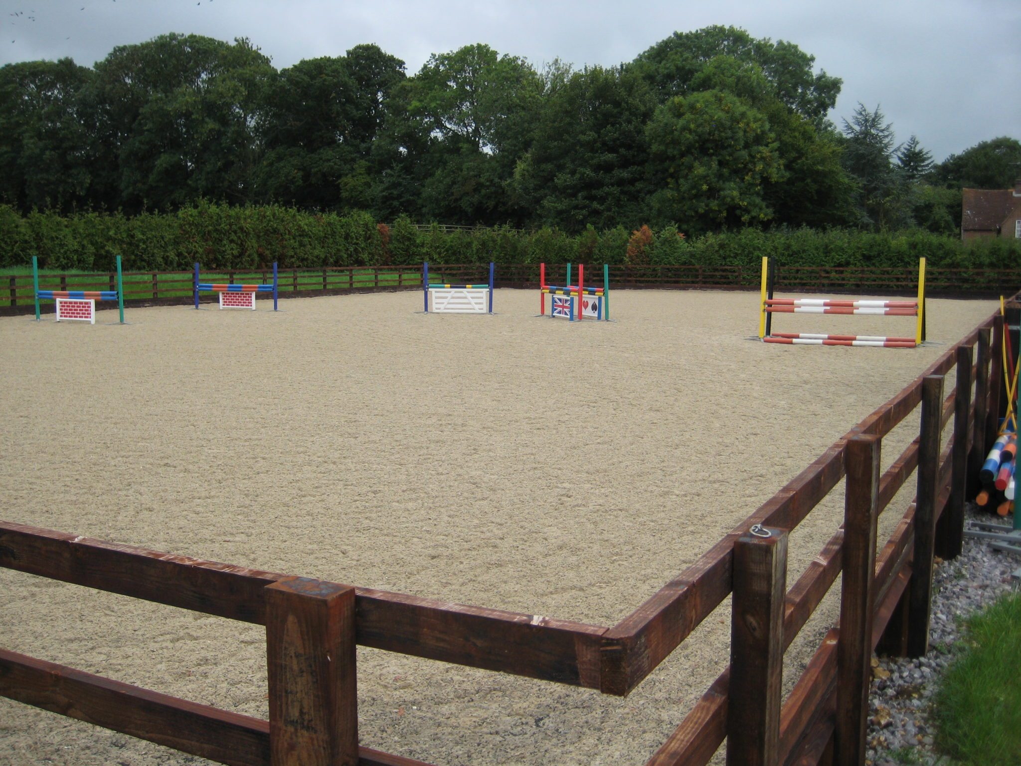 Outdoor Horse Arena Silica Sand Synthetic Fibre Surface Post and Rail